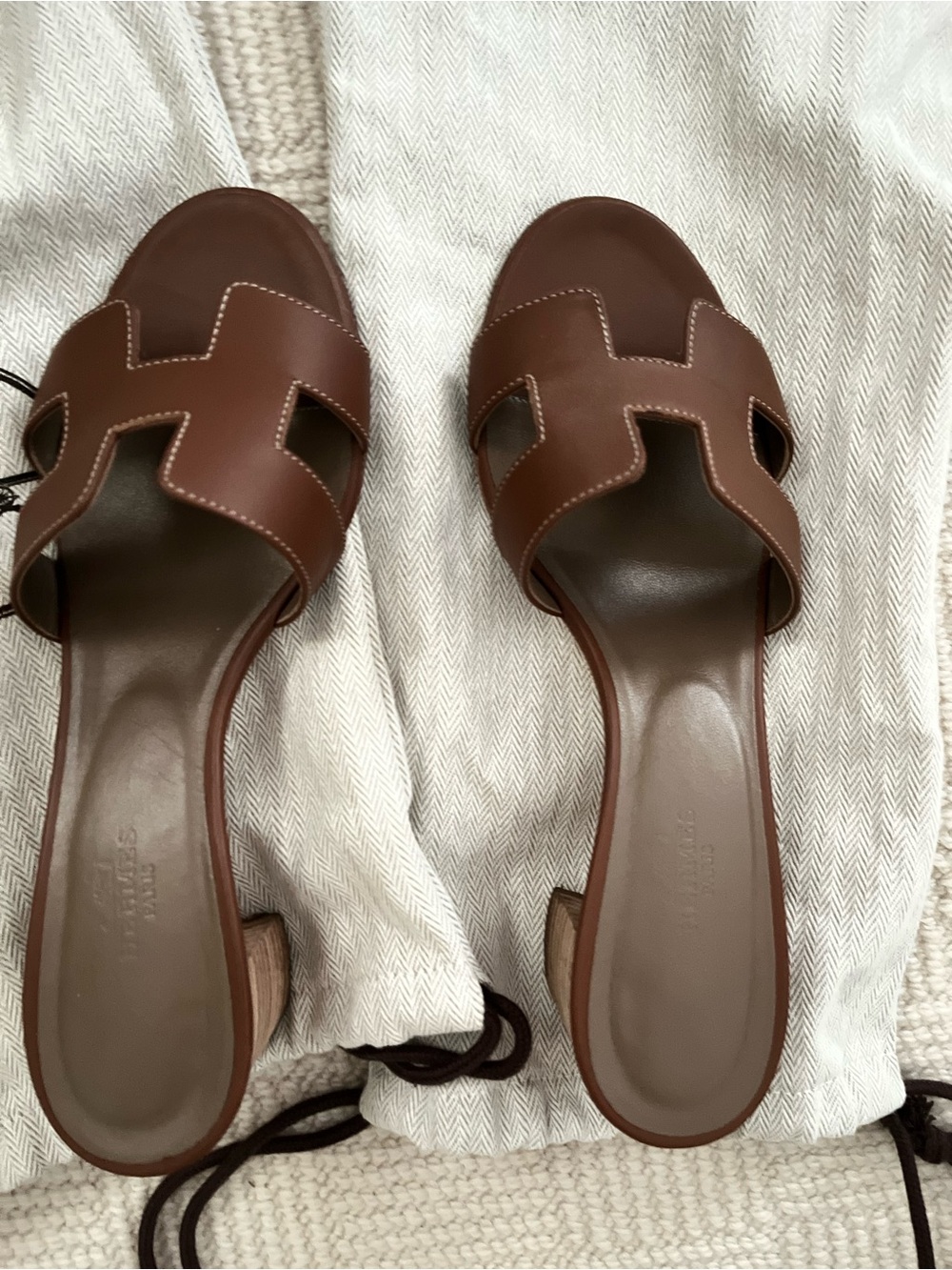 Hermes Oasis Sandal - Picture 3 of 4